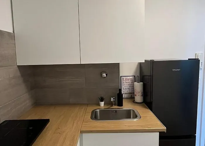 Zentrales In Mit Balkon 아파트